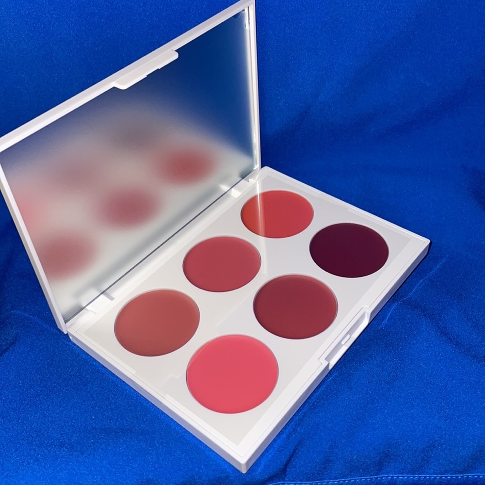 NEW!! ICONIC LONDON MULTI-USE LIP AND CHEEK PALETTE - Picture 3 of 6
